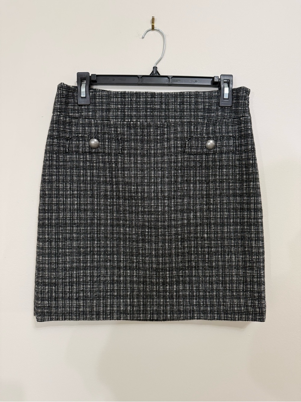 LOFT Ann Taylor Women’s Sz 4 Black & White Tweed Mini Skirt with Silver Buttons